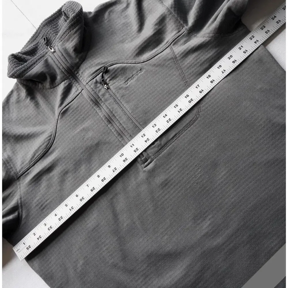 Patagonia Men's Large R1® Fleece Polartec Midlayer Pullover in Grey